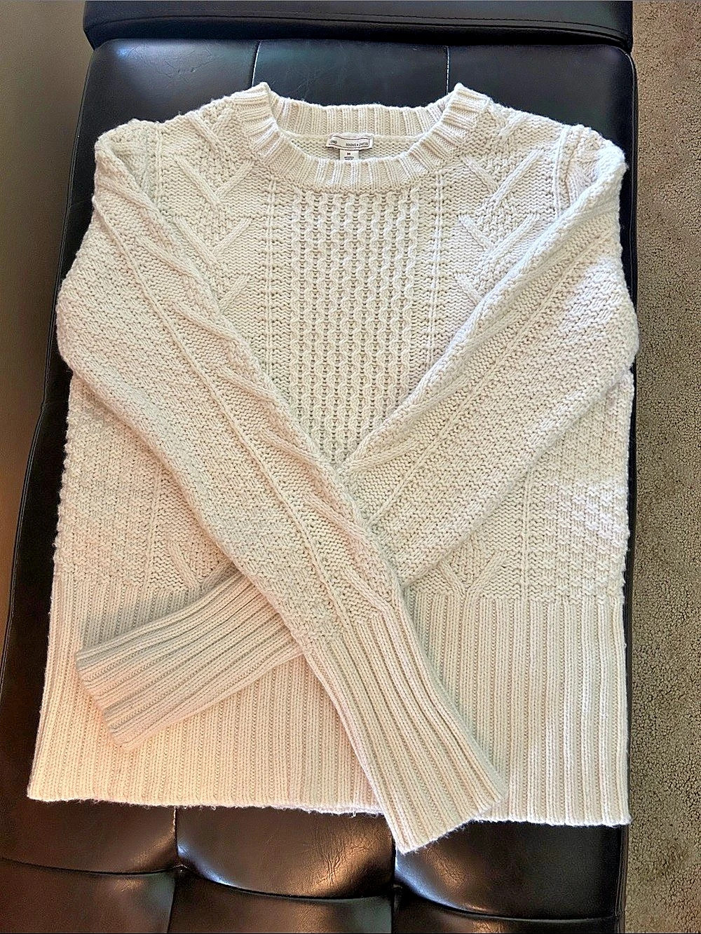 Gap Cable Knit Sweater in Cream Size Medium